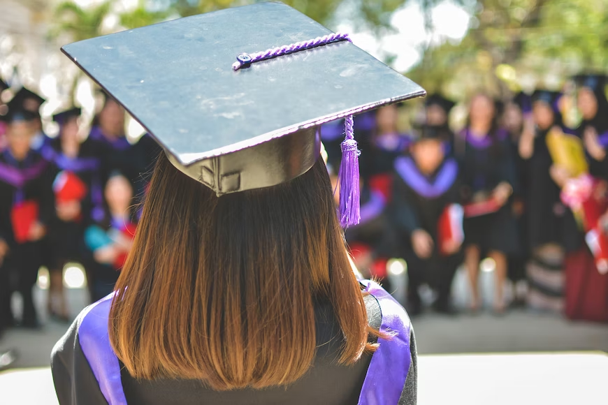 Fresh Graduates Adalah: Definisi dan Panduan Karier